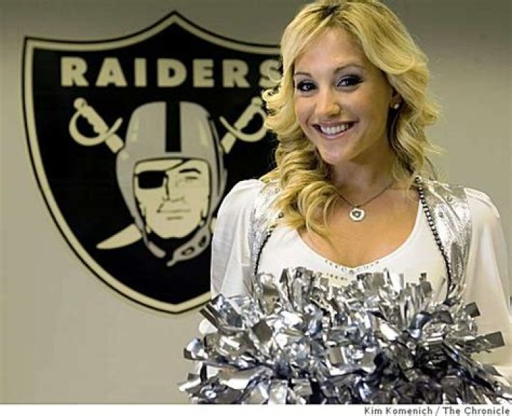 Emily Compagno Cheerleader Oakland Raiders