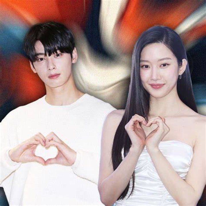 Exclusive: Kim Sejeong And Cha Eun Woo's Mysterious Relationship