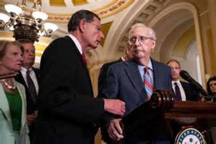 Inside Mitch McConnell's Relationship With His Daughters