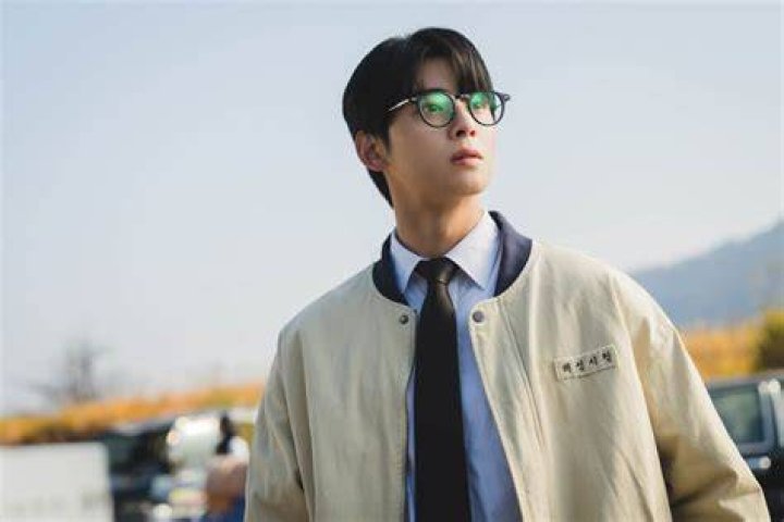 Is Cha Eun Woo In A Relationship? Uncovering The Truth