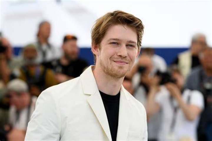 Joe Alwyn Net Worth - BlinkX