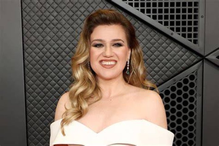 Kelly Clarkson Dating Rumors Uncovered