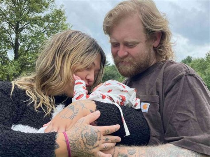 Meet Elle King, The Talented Daughter Of Rob Schneider