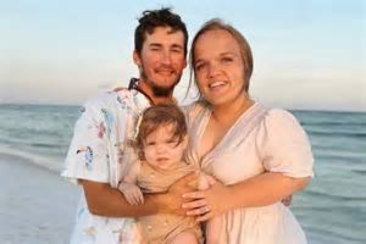 See Elizabeth Johnson's Role As The Baby Of '7 Little Johnstons'