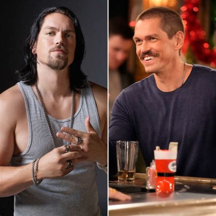 Shameless Star Steve Howey: All The Details