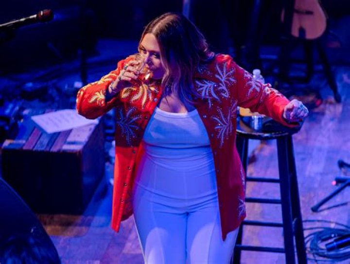 Spotlight On Elle King's Captivating Performance At The Grand Ole Opry