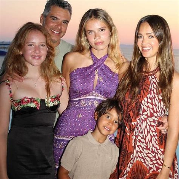 Uncovering Jessica Alba's Family Ties: Exploring The Existence Of Her Siblings