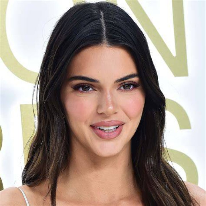 Unveiling Kendall Jenner's Height And Weight: A Model's Measurements Explored