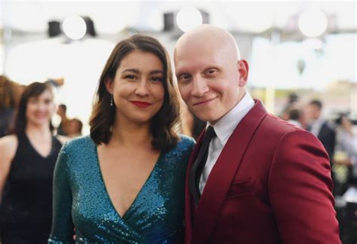 Unveiling The Endearing World Of Anthony Carrigan's Wife For "tukonews5"