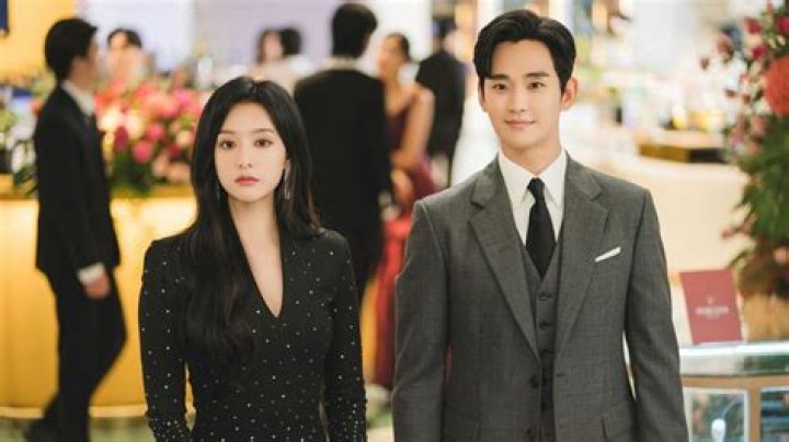 Who Is Kim Soo Hyun's Real-Life Partner? Uncover The Truth