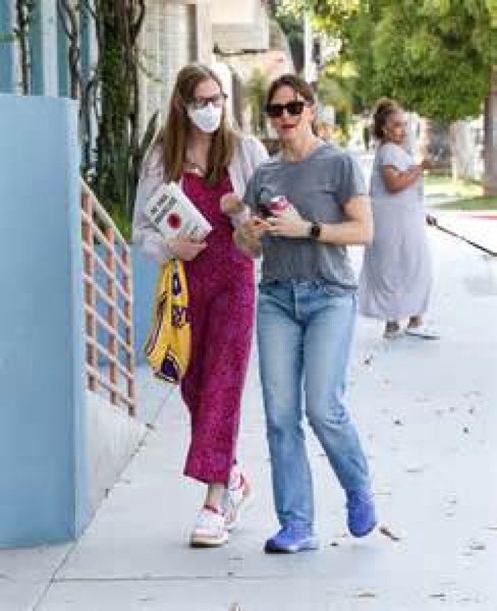 Why Violet Affleck Always Conceals Herself: Unveiling The Reasons Behind The Mask